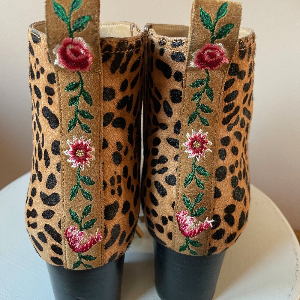 Johnny Was Leopard Cheetah Embroidered Floral Low Heel Booties size 9 - Picture 4 of 10